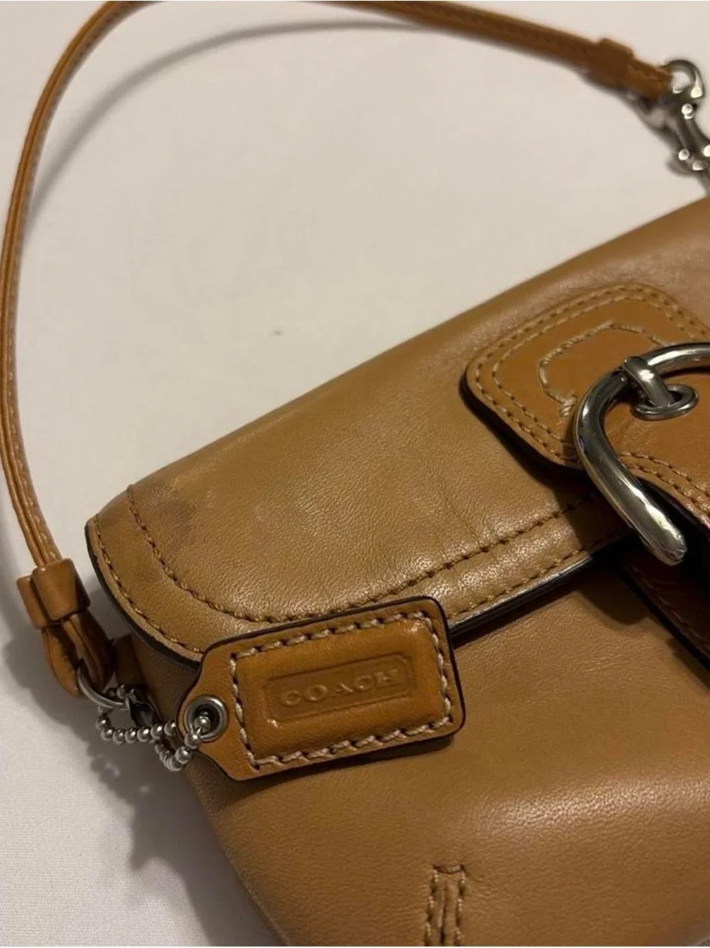 Coach compact tan